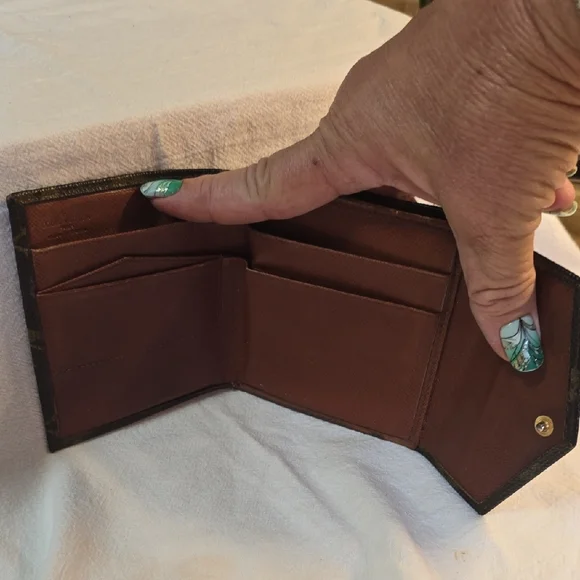 Louis Vuitton Black and Gold Monogram Wallet - Picture 3 of 9